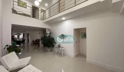 Casa em Camboinhas com 04 Quartos, Piscina e Churrasqueira