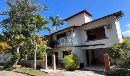 Casa com 04 Quartos à Venda Itaipu - Niterói/RJ.