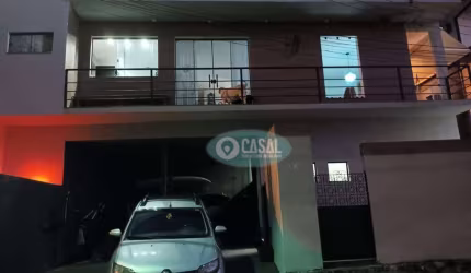 Casa em Condomínio com 03 Quartos, Piscina e Churrasqueira