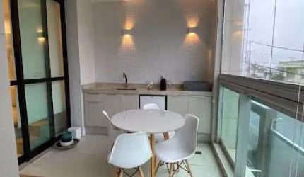 Apartamento com 04 Quartos, Varandão e na Frente da Praia de Piratininga!