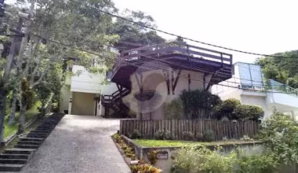 Casa em Condomínio com 03 Quartos à Venda em Itaipu - Niterói/RJ