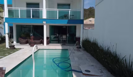 Casa em Piratininga com 03 Quartos sendo 02 Suítes, Piscina, Churrasqueira e Quintal!
