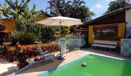Casa com 04 Quartos à Venda em Itaipu - Niterói/RJ.