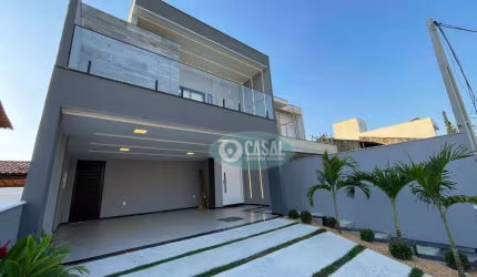 Casa com 04 Quartos à Venda em Camboinhas com Piscina e Churrasqueira.