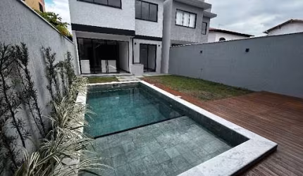 Casa em Camboinhas com 04 Quartos com Quintal, Piscina e Churrasqueira