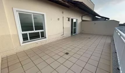 Cobertura com 03 Quartos em Itaipu Pertinho da Entrada de Itacoatiara