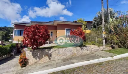 Casa em Condomínio com 03 Quartos com Piscina e Churrasqueira em Várzea das Moças!
