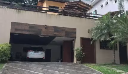 Casa em Condomínio com 02 Quartos à Venda em Itaipu!!