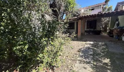 Casa com 02 Quartos à Venda em Itaipu.