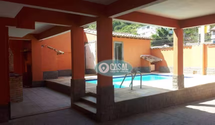 Casa com 07 Quartos sendo 05 Suítes, Hidromassagem, Piscina, Churrasqueira e Sauna, em Piratininga.