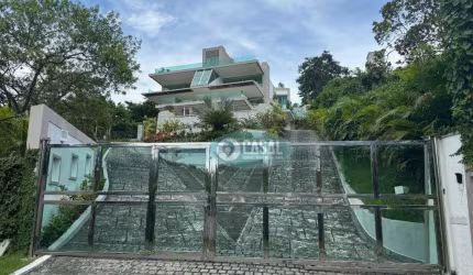 Casa em Condomínio com 05 Quartos, Piscina, Sauna, Churrasqueira e Linda Vista da Lagoa de Piratininga