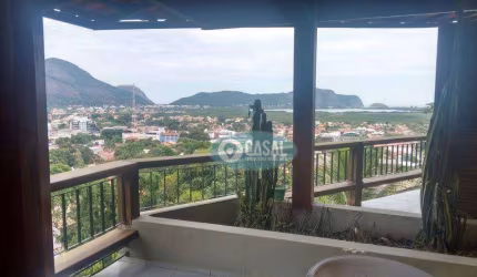 Casa com 04 Quartos à Venda em Itaipu - Niterói - RJ.