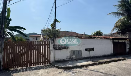 Conjunto de 06 Kitnets com 01 Casa Independente com piscina e quintal em Itaipu!