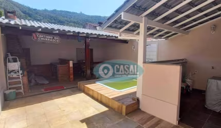 Casa em Itaipu com 03 Quartos, Pisciana e Churrasqueira.