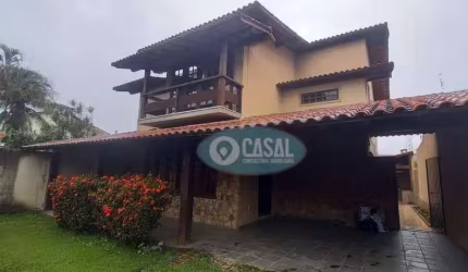 Casa com 03 Quartos em Piratininga, com Piscina, Sauna e Churrasqueira.