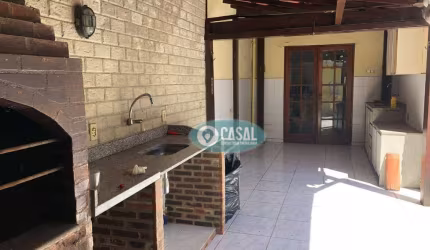 Casa com Quintal e 03 Quartos em Piratininga - Niterói/RJ!