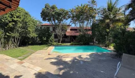 Casa em Condomínio com 05 Quartos, Piscina e Churrasqueira em Itaipu - Niterói/RJ!