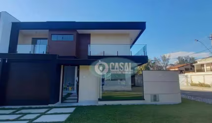 Casa Nova em Camboinhas com 03 Suítes, Piscina e Churrasqueira!