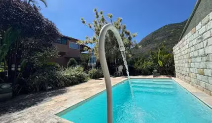 Casa em Itacoatiara com 04 Quartos, Piscina e Quintalzão