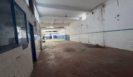 Galpão para alugar com 325 m² - São Lourenço - Niterói/RJ.