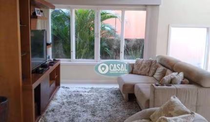 Casa em Condomínio com 05 Quartos.