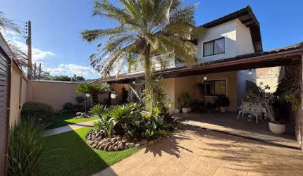 Casa em Condomínio com 05 Quartos, Piscina e Churrasqueira em Itaipu - Niterói/RJ.