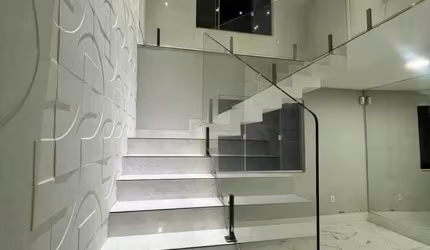Linda casa padrão, feita pelo nosso cliente com muito carinho, mais por motivos de trabalho precisa vender,  localizado há 10 minutos da praia dos Corais em Unamar - Cabo Frio.
