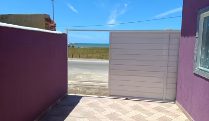 Casa pé na areia, excelente oportunidade de investimento na praia de Unamar - Cabo Frio.