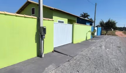 Linda casa dentro de loteamento com portaria 24h disponível  para venda em Unamar - Cabo Frio.