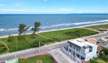 Linda casa de frente para o mar com 3 quartos, sendo 2 suítes em Unamar - Cabo Frio.