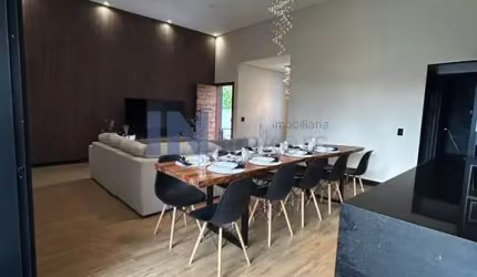Casa de Condomínio de Alto Padrão à Venda em Jundiaí-SP, Jardim Celeste - 3 Quartos, Suíte, 2 Salas, 208,86 m² - Imperdível!