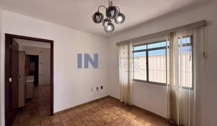 Imóvel à venda em Jundiaí-SP: Casa na Vila Vianelo com 3 quartos, 1 suíte, 2 salas, 2 banheiros, 2 vagas de garagem e 120m².