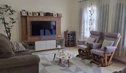Excelente casa à venda na Vila Josefina, Jundiaí-SP: 3 quartos, 1 suíte, 2 salas, 4 banheiros, 5 vagas de garagem!