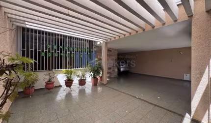 Imperdível! Casa à venda em Jundiaí-SP, Anhangabaú: 3 quartos, 1 suíte, 2 salas, 3 banheiros, 4 vagas, 230m². Confira!