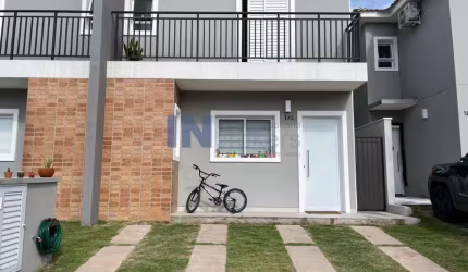Linda casa condomínio Kaza, 104m2, 3 dormitórios sendo uma suíte, 2 garagens, 3 banheiros, área de lazer completa, excelente localização,  área verde