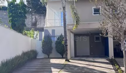 Casa de condomínio de luxo em Chácara Morada Mediterrânea, Jundiaí-SP: 3 quartos, 3 suítes, 2 salas, 4 banheiros, 6 vagas, 146m².