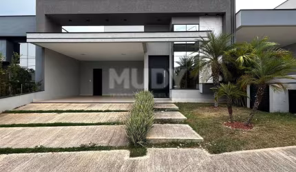 JARDIM PIEMONTE - Casa em Condomínio, com 300m² de terreno, 3 suítes e piscina em Indaiatuba/SP