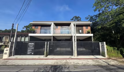 LINDO SOBRADO ALTO PADRÃO NO BAIRRO ANITA GARIBALDI