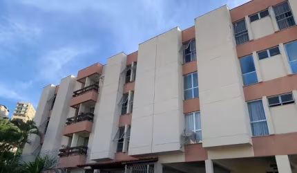 2/4 com armários e vaga  no Bandeirantes