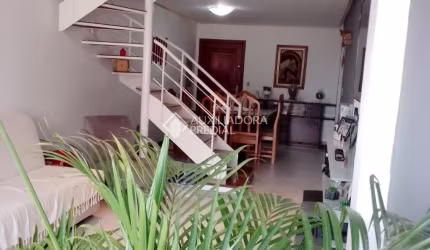 Cobertura duplex com 202 m² de área privativa, 4 quartos, 1 suíte e 3 vagas.