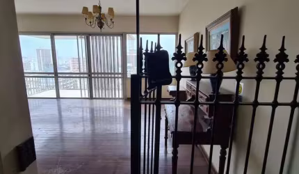Apartamento ,com 192m², Rua Itacuruçá,  4 quartos, 1 suíte, um por andar e a 70 metros da Estação d
