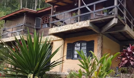 Oportunidade única!,Casa na Samambaia, Petrópolis, com 250m² de área útil, em terreno de 2500m²,  u