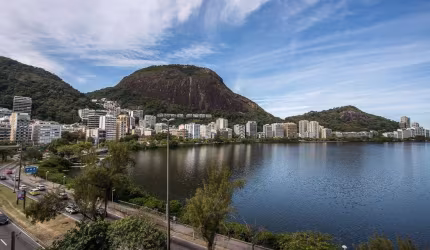 Excelente Cobertura Linear, com 139m², na Borges de Medeiros,  2 quartos sendo 1 suíte, debruçada s