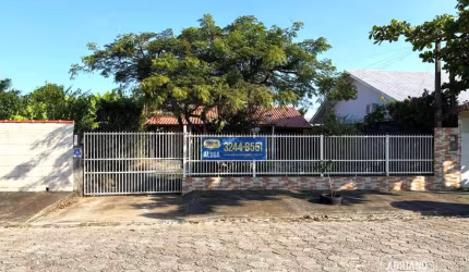 Casa Térrea Fundos com 1 dormitório para alugar, 20 m² por R$ 1.000/mês - Rua Realeza, 479 - Praia do Sonho - Palhoça/SC