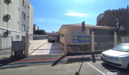 Casa para alugar, 290 m² por R$ 12.420,82/mês - Kobrasol - São José/SC