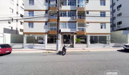 Apartamento com 2 dormitórios à venda, 61 m² por R$ 415.000,00 - Abraão - Florianópolis/SC