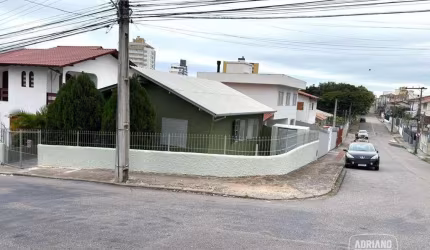 Casa com 3 dormitórios para alugar, 86 m² por R$ 4.025/mês - Capoeiras - Florianópolis/SC