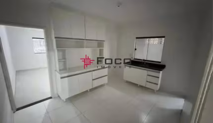 Casa térrea/ Jardim Morumbi/ 03 Dormitórios sendo 01 suíte/São José dos Campos