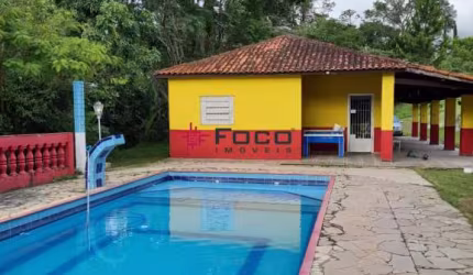 Chácara / MOBILIADA e ESCRITURADA / 04 quartos com 02 suítes / Piscina / Área Gourmet / 4.300m² de terreno / 130m²  de construção / Guararema