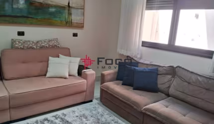 Sobrado ALTO PADRÃO no Condomino JAGUARY com 5 suítes Piscina  Lareira  Vista livre para a Serrra